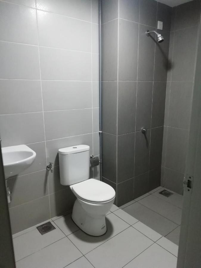 FZ Almyra Homestay Kajang Luaran gambar