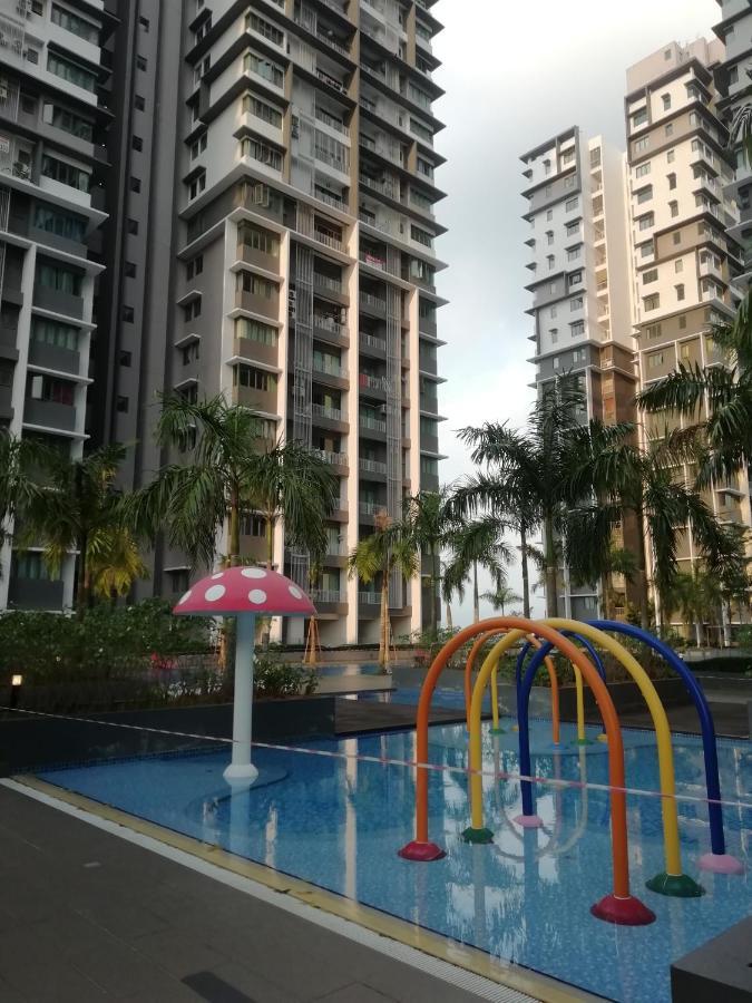 FZ Almyra Homestay Kajang Luaran gambar